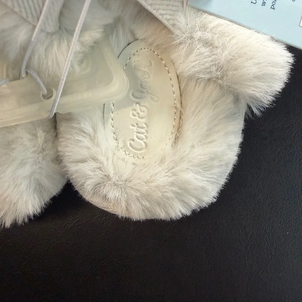 Cat & Jack Slippers Girls Medium 7/8 Silver Metallic Faux Fur Elastic Strap NEW‎